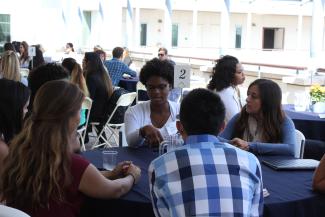 Alumni at table